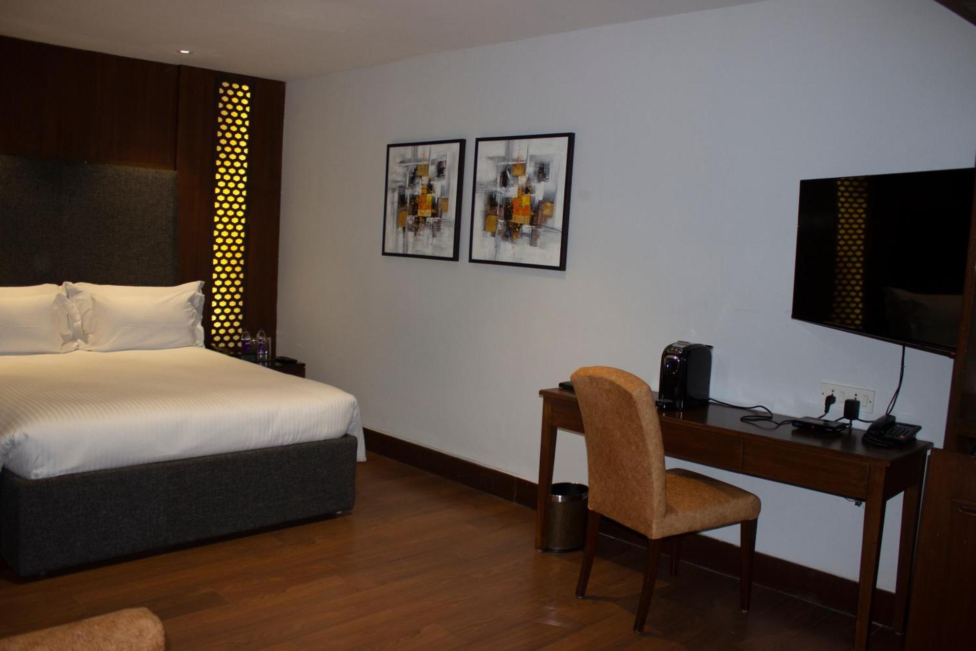 The Manor - New Delhi Hotel Exterior photo