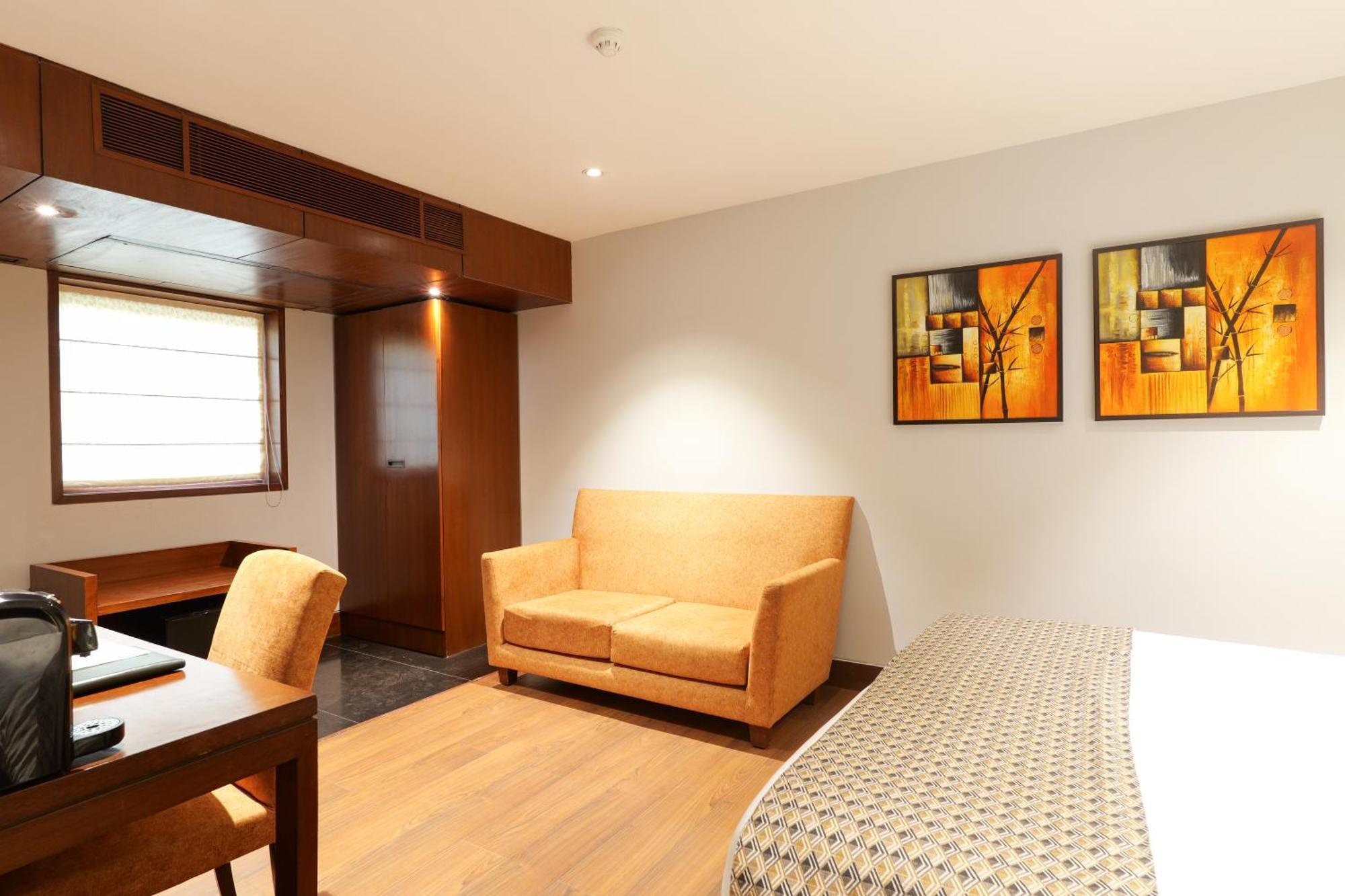 The Manor - New Delhi Hotel Exterior photo