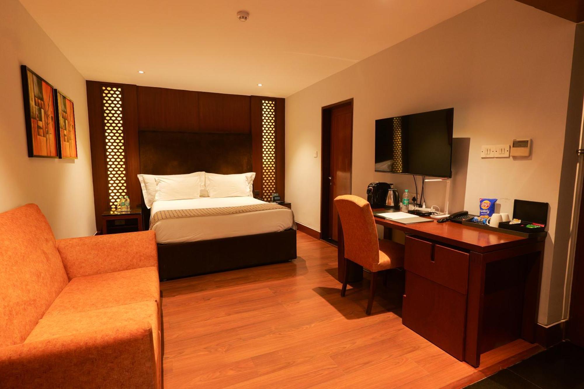 The Manor - New Delhi Hotel Exterior photo