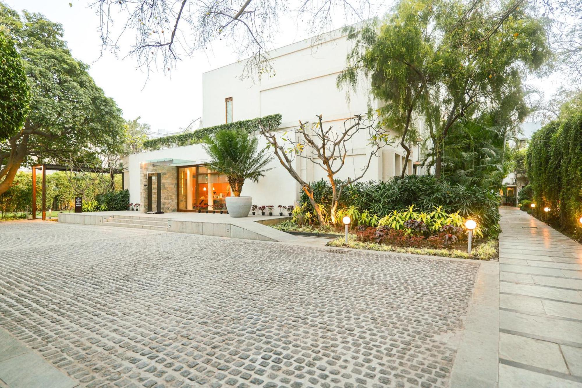 The Manor - New Delhi Hotel Exterior photo