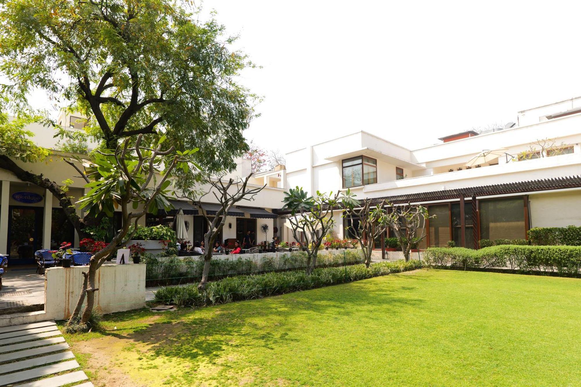 The Manor - New Delhi Hotel Exterior photo