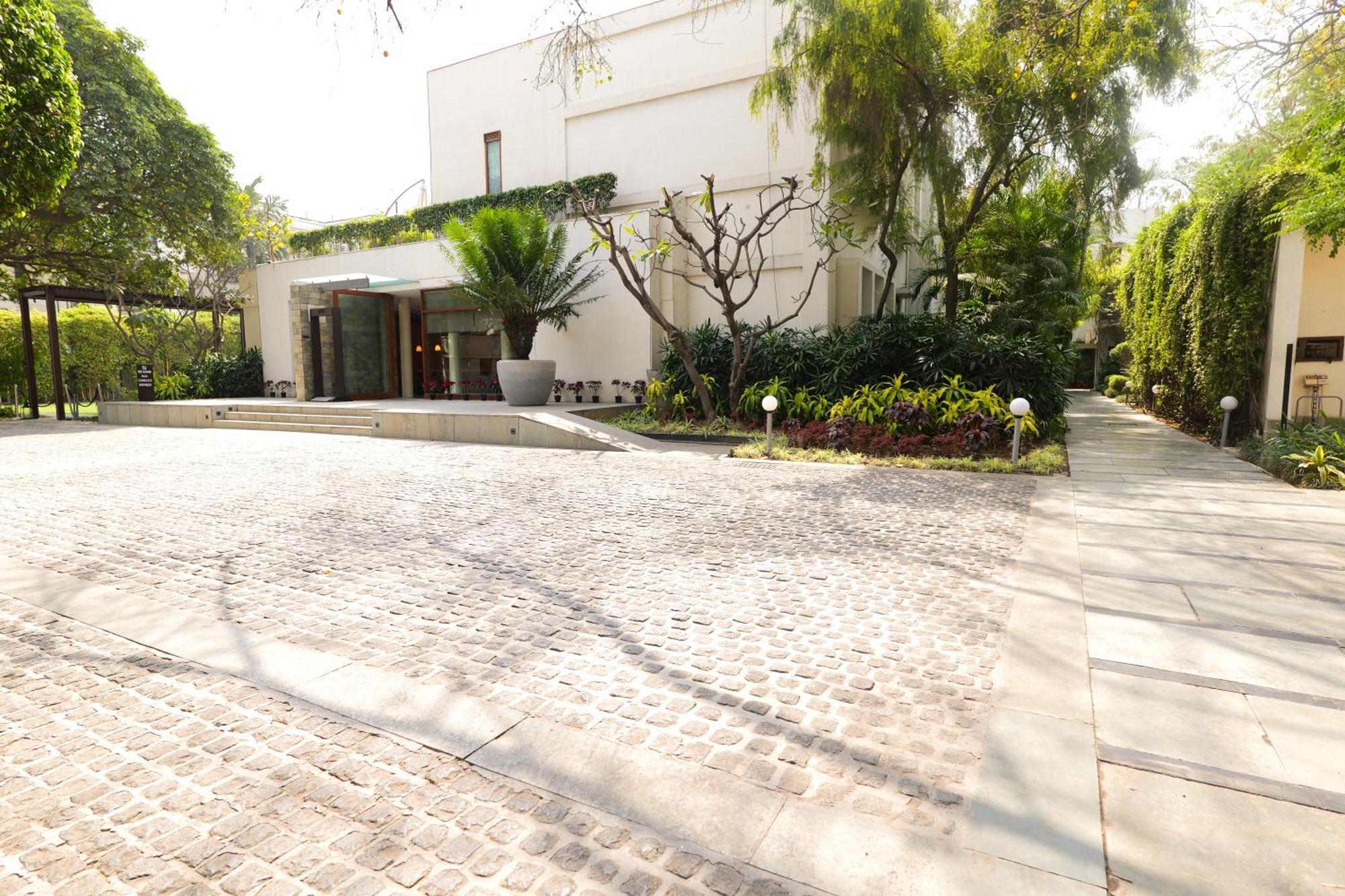The Manor - New Delhi Hotel Exterior photo