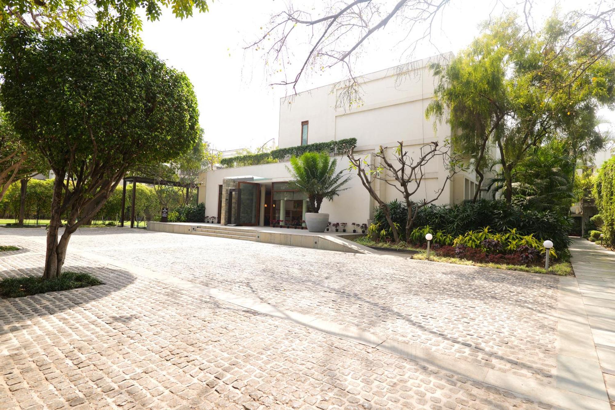 The Manor - New Delhi Hotel Exterior photo