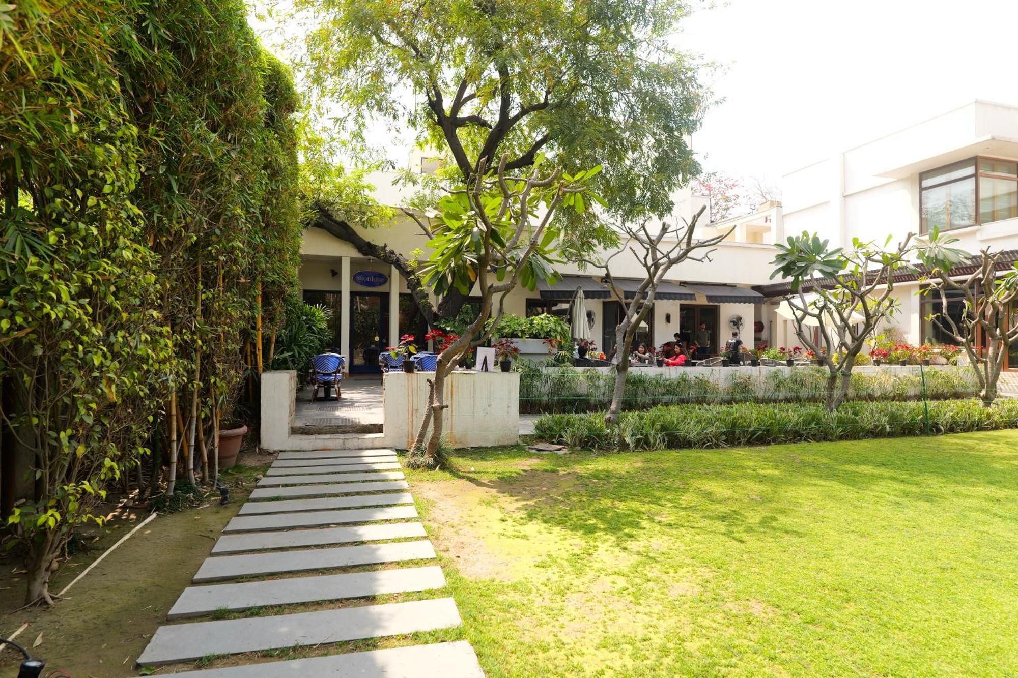 The Manor - New Delhi Hotel Exterior photo