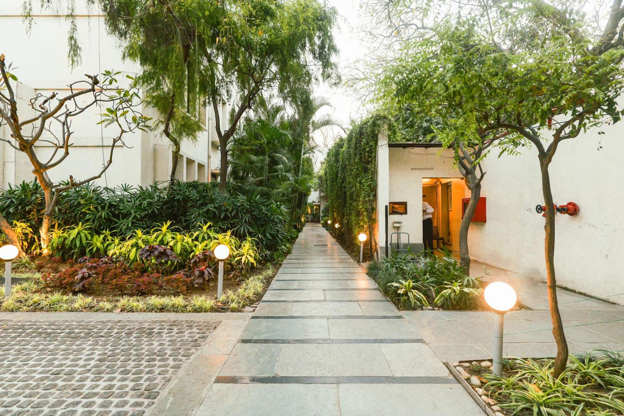 The Manor - New Delhi Hotel Exterior photo